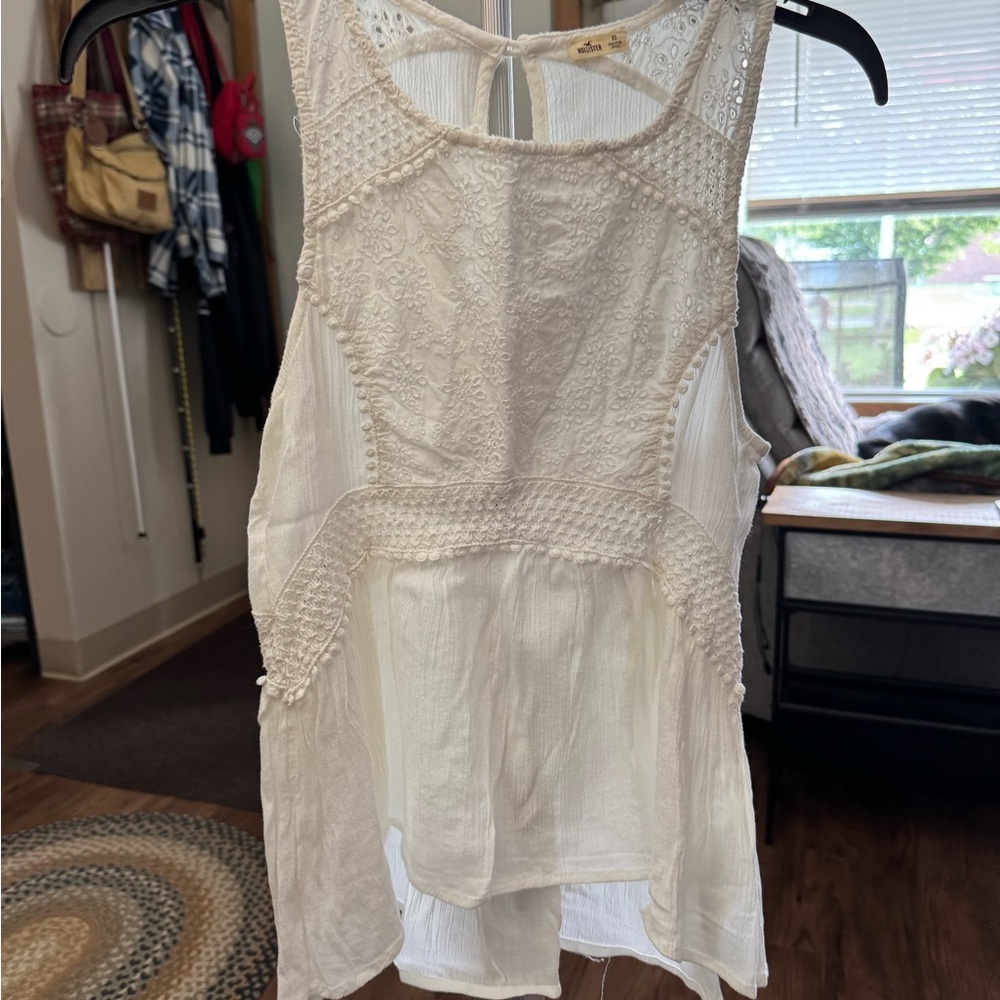 Hollister Cream Lace Sleeveless Blouse